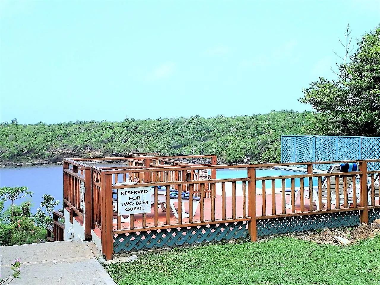 Two Bays Beach Villa, Apartment, And Studios Crochu