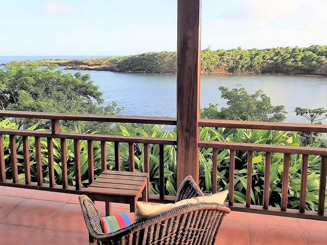 Two Bays Beach Villa, Apartment, And Studios Crochu Hotel