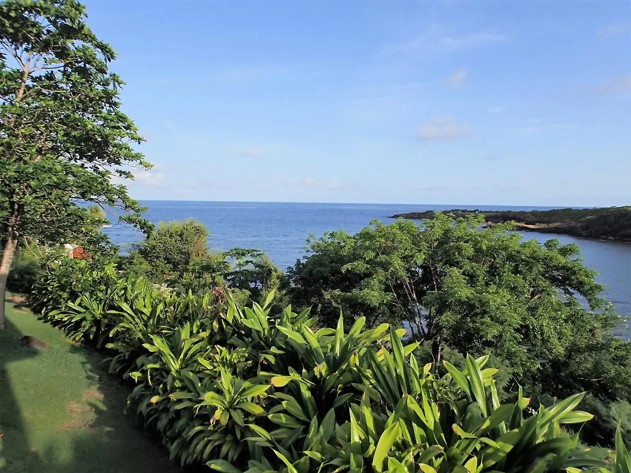 Hotel Two Bays Beach Villa, Apartment, And Studios Crochu
