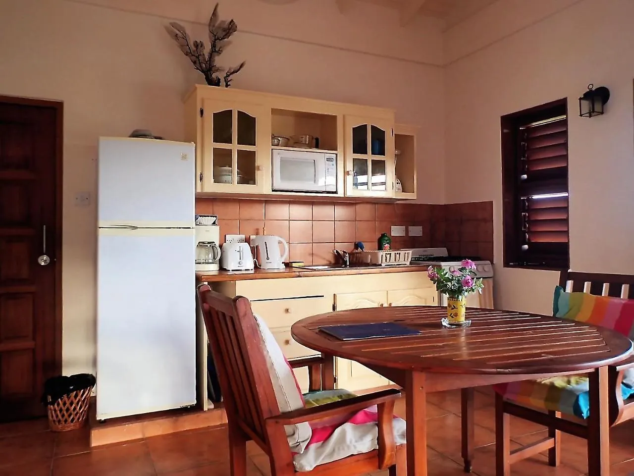 Two Bays Beach Villa, Apartment, And Studios Crochu Hotel